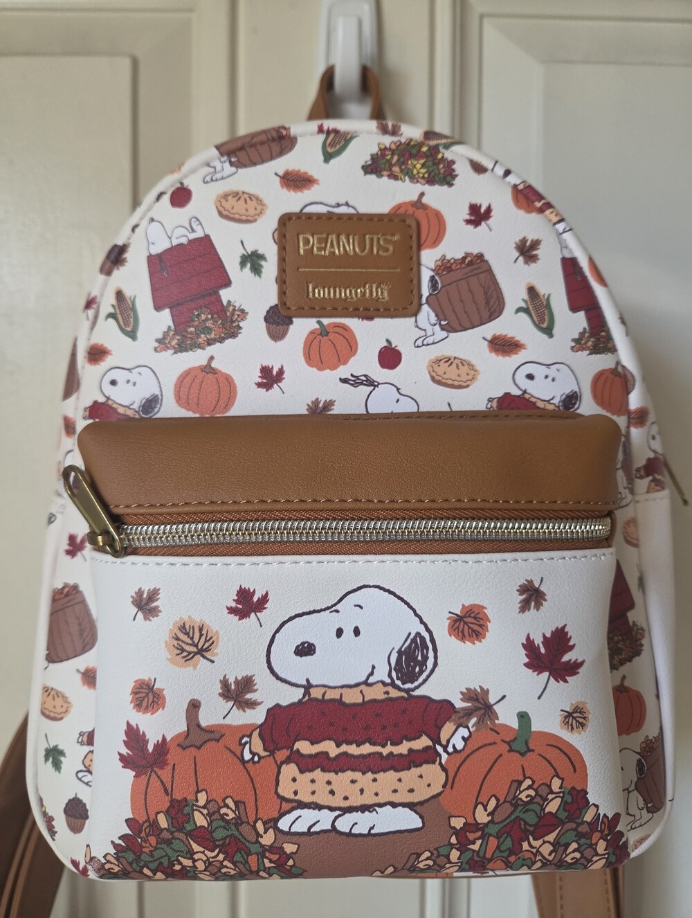 Loungefly x Peanuts White & Brown Snoopy Fall Snack Mini Backpack🍁🍂 - Picture 2 of 5